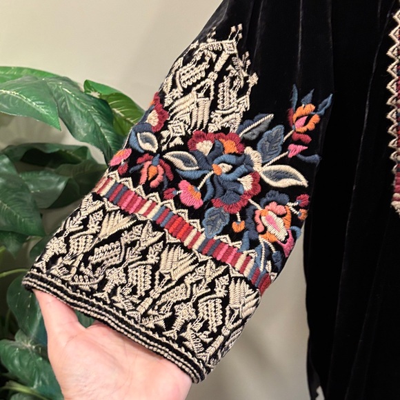 Johnny Was Claude Black Velvet Embroidered Peasant Tunic - Picture 4 of 11